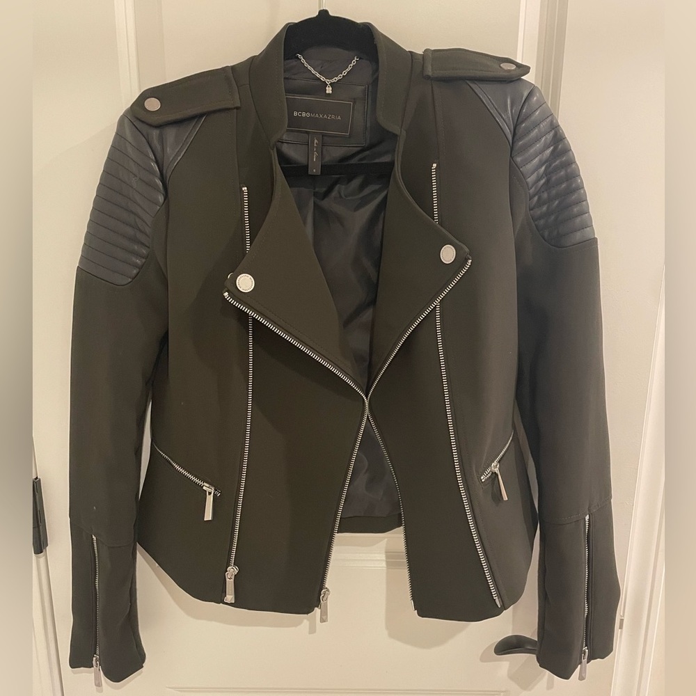 Women’s BCBG Max Azria leather detail biker jacket. Size S army green/black